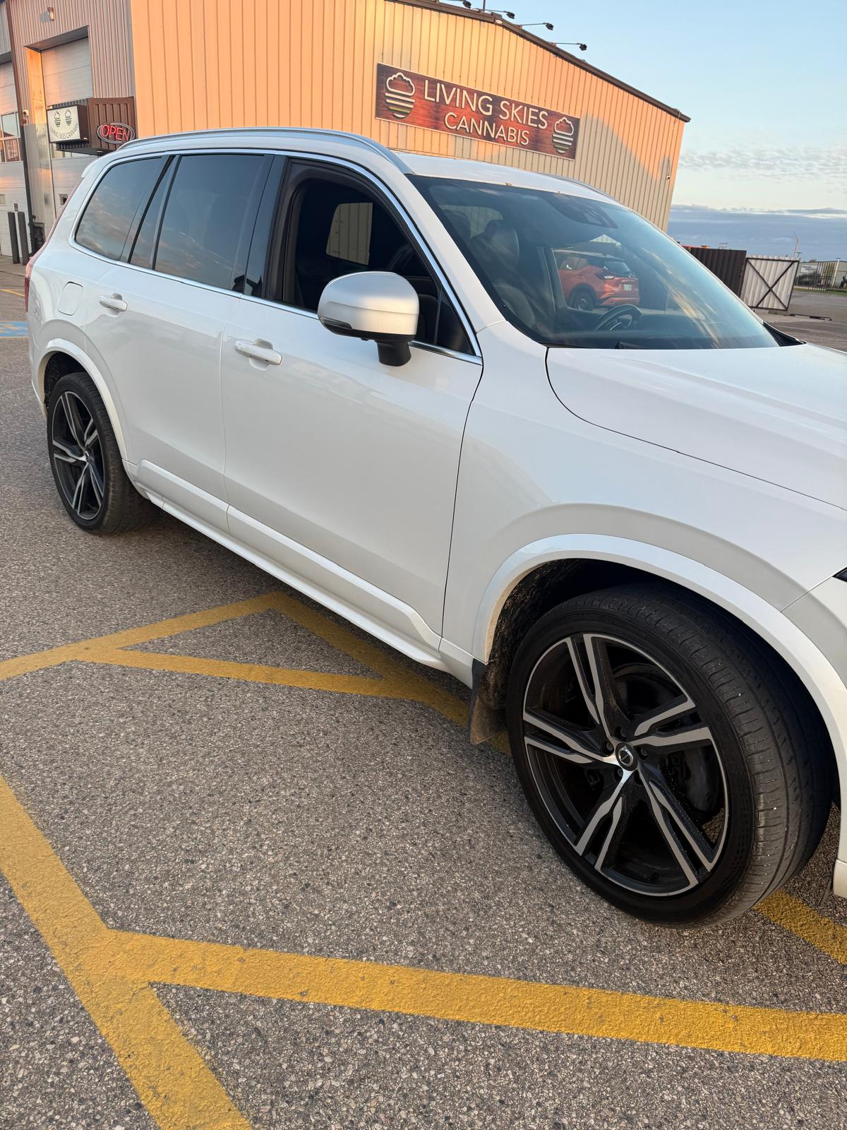 2017 Volvo XC 90 R- Design